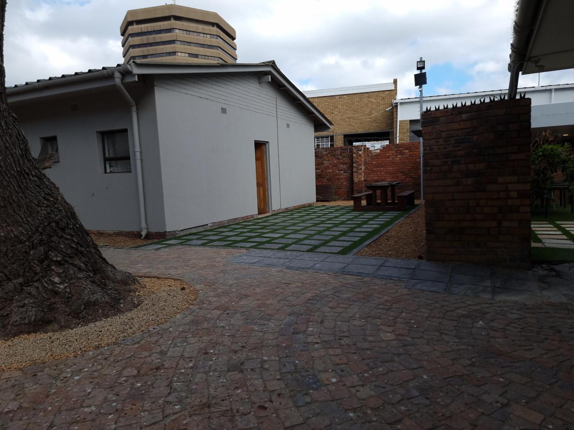 Ojong's Court Bellville Guest house *